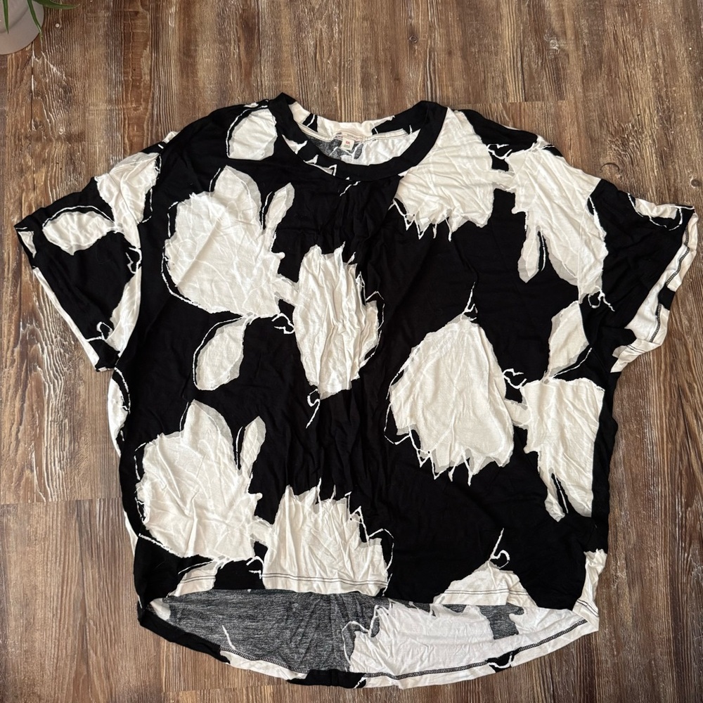 GAP Black and White Leaf Print Women's Tee